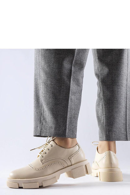 Close-up detail of Solea beige laced Piazzetta shoes, highlighting durable rubber sole and elegant design for comfortable wear.