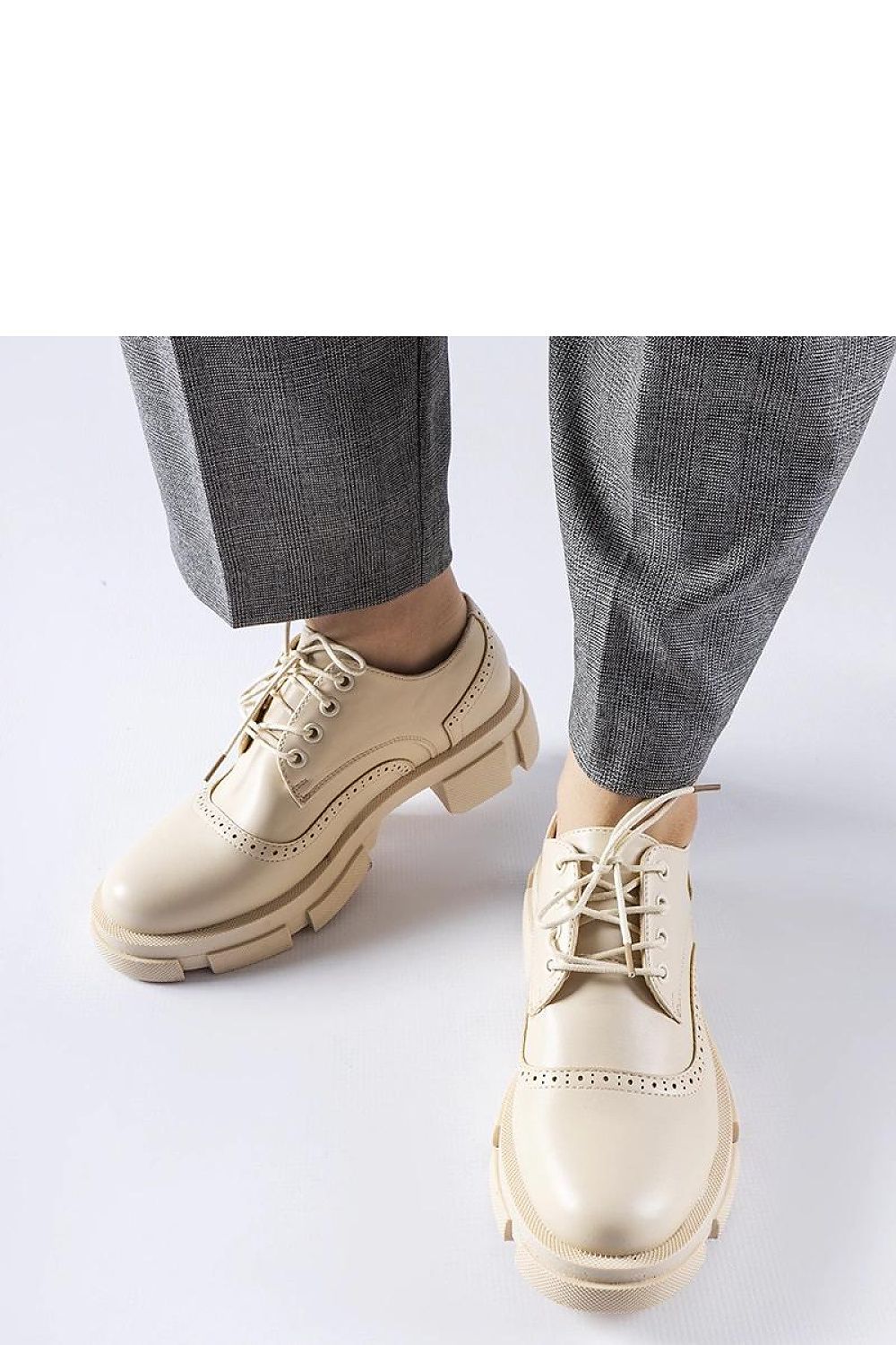 Solea laced Piazzetta shoes in beige, elegantly styled for casual and chic occasions, available from EU sizes 36 to 41.