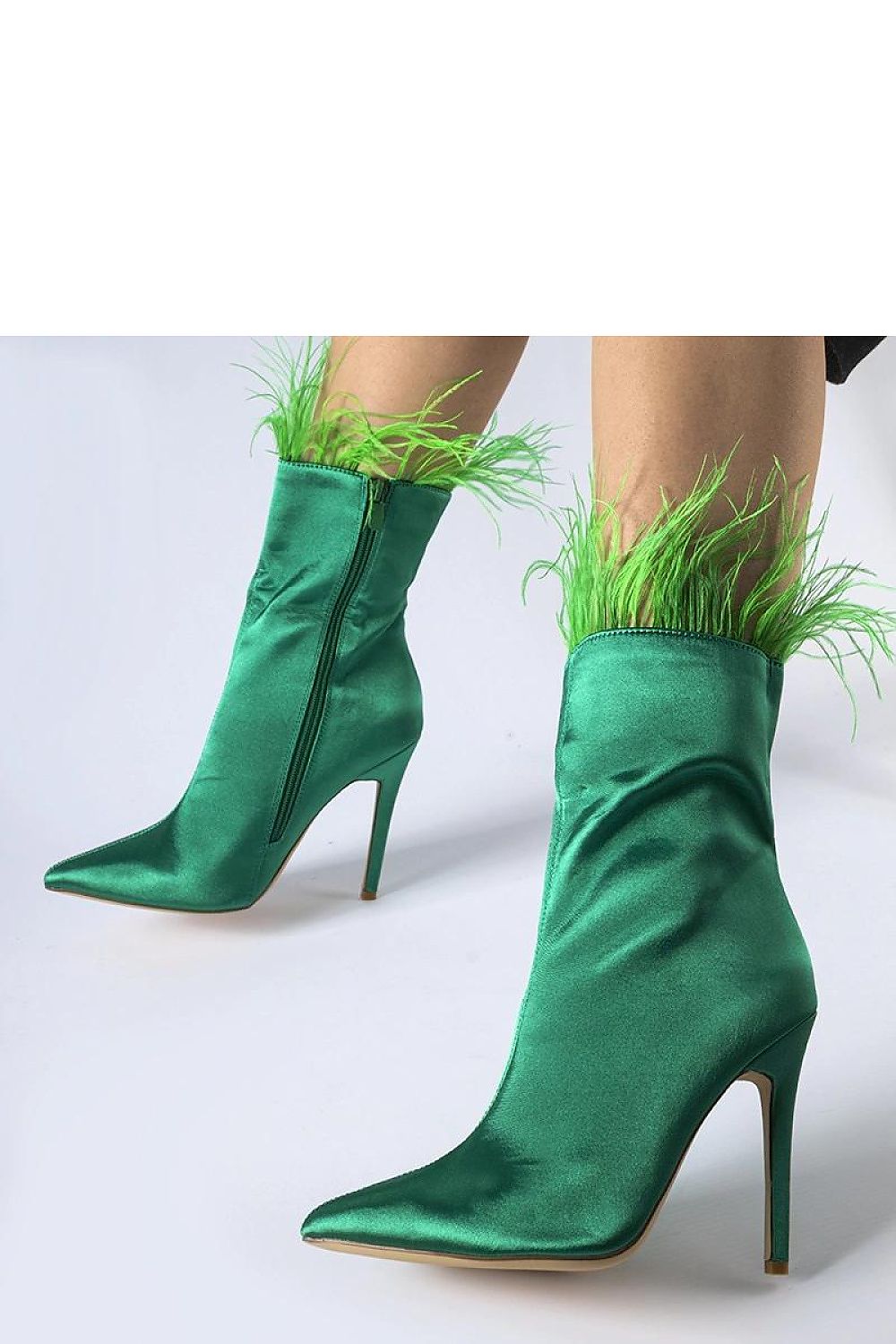 Luxurious Solea Selvena green ankle boots featuring elegant feathers and an 11 cm high heel, perfect for stylish women.