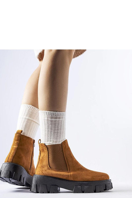 Elegant Solea eco-leather low shoes with rounded toe and flat heel, designed for a sophisticated autumn-winter look.