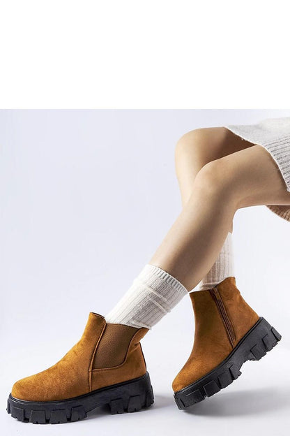 Close-up of Solea massive sole brown low shoes, showcasing the durable synthetic leather and stylish zip fastening for convenience.