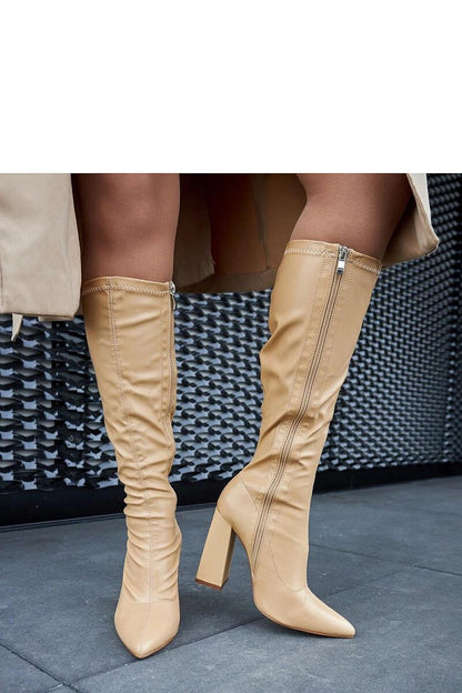 Elegant Solea beige high column boots Abelino worn with a stylish autumn outfit, perfect for chic winter fashion.