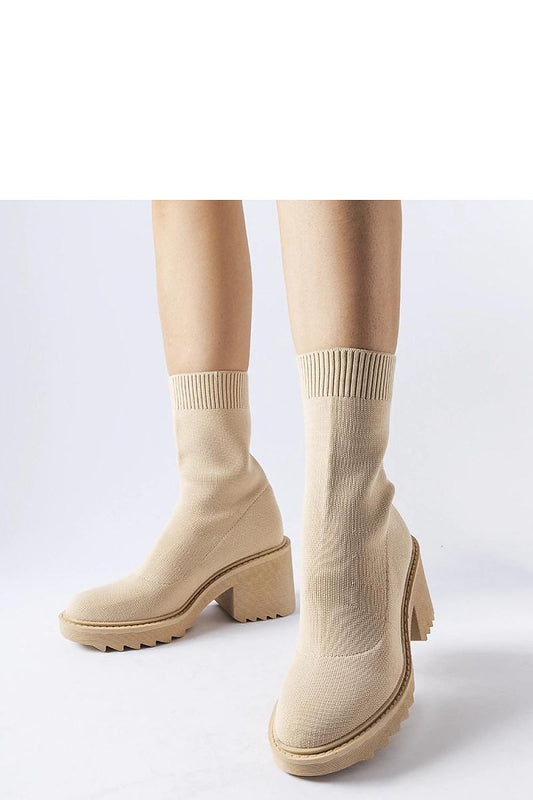 Solea stylish beige ankle boots Cadiz featuring an elastic shaft and a 7cm heel, designed for comfort and elegance, perfect for any occasion.