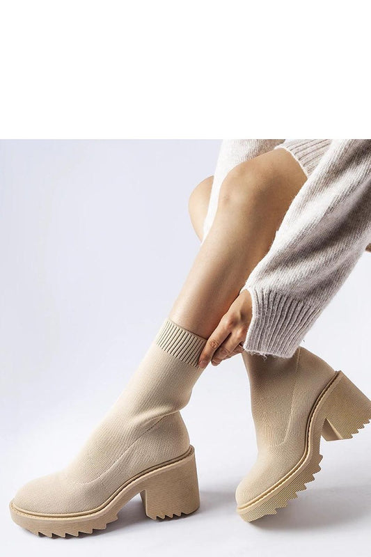 Elegant Solea beige ankle boots with elastic shaft Cadiz, featuring a stylish 7cm heel for luxurious comfort. Perfect for versatile fashion from work to evening outings.