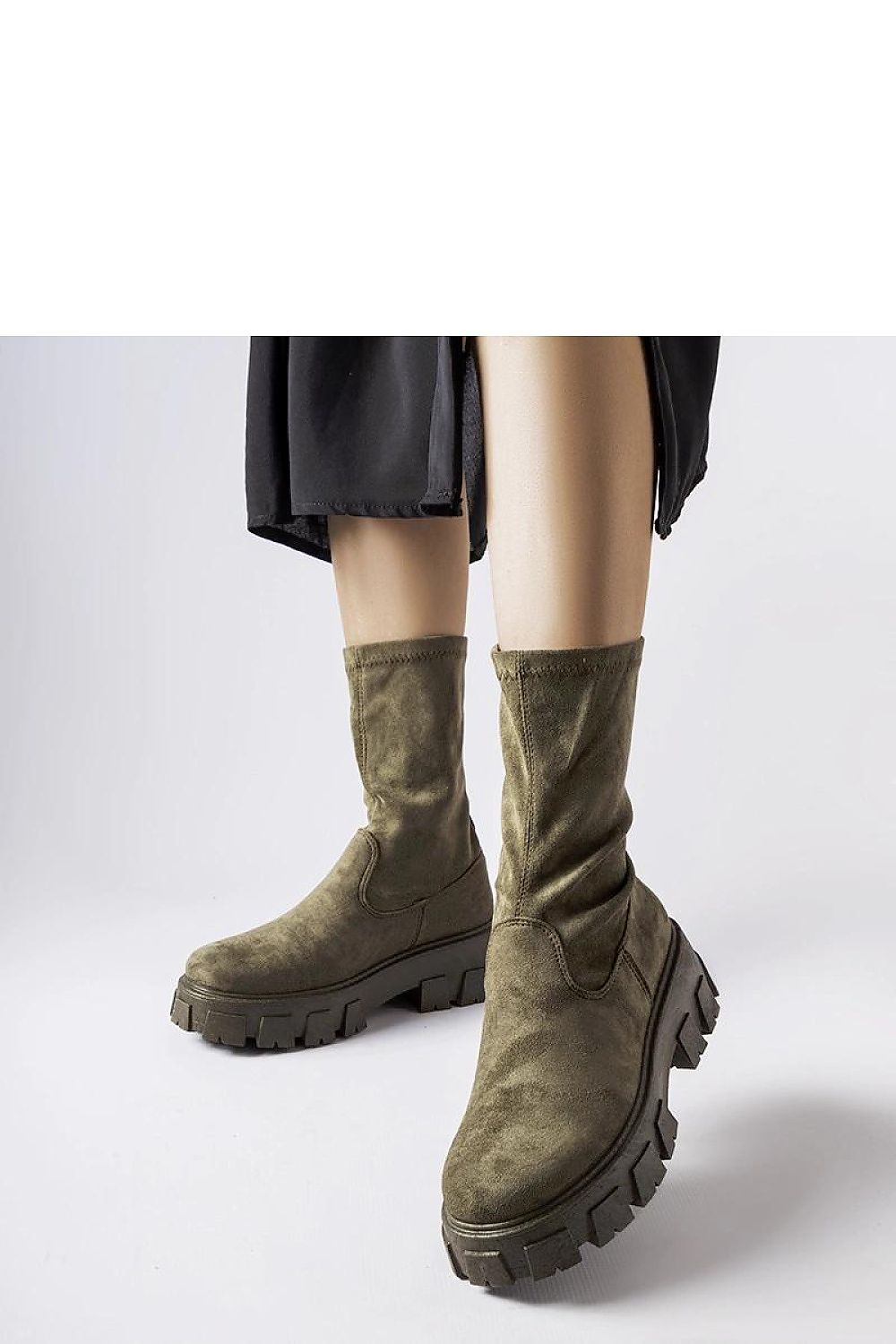 Solea Eco-Suede Pancrazio Boots in sophisticated green, showcasing luxury comfort and stylish design, perfect for everyday wear and longer walks.