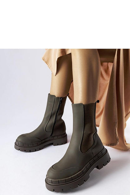 Sophisticated Solea women's green rubber boots featuring a round toe and practical zipper, ideal for both casual walks and stylish events.