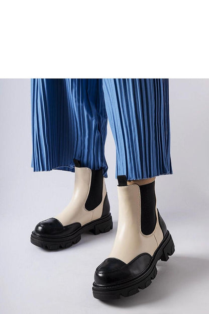 Solea luxury black and beige Albany boots for women, crafted from eco leather, featuring a 5cm heel, perfect for elegant autumn and spring outfits.