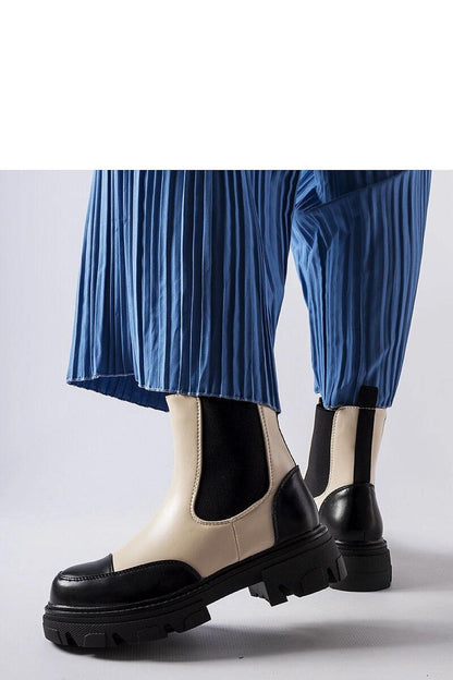 Elegant Solea Black and Beige Albany Boots for Women showcasing eco leather material and 5cm heel, perfect for stylish autumn looks.