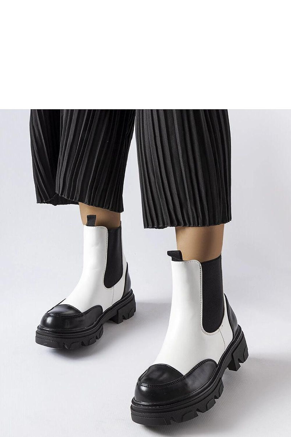 Solea Albany Boots for women, featuring a chic black and beige colourway, perfect for both casual and special occasions.