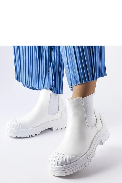 Close-up of Solea Women's Black Lange Baggers, highlighting rubber inserts and high upper design for added protection and fashion.