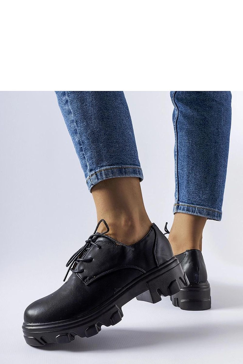 Solea Elegant Kelly Half Shoes in black lacquer, demonstrating their 5cm heel and elegant silhouette suitable for any occasion.