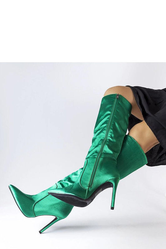 Close-up of Solea's exquisite green Marlengo stiletto boots, featuring premium fabric, a stylish zipper for easy wear, and a chic black plastic sole, perfect for adding a touch of elegance to any wardrobe.