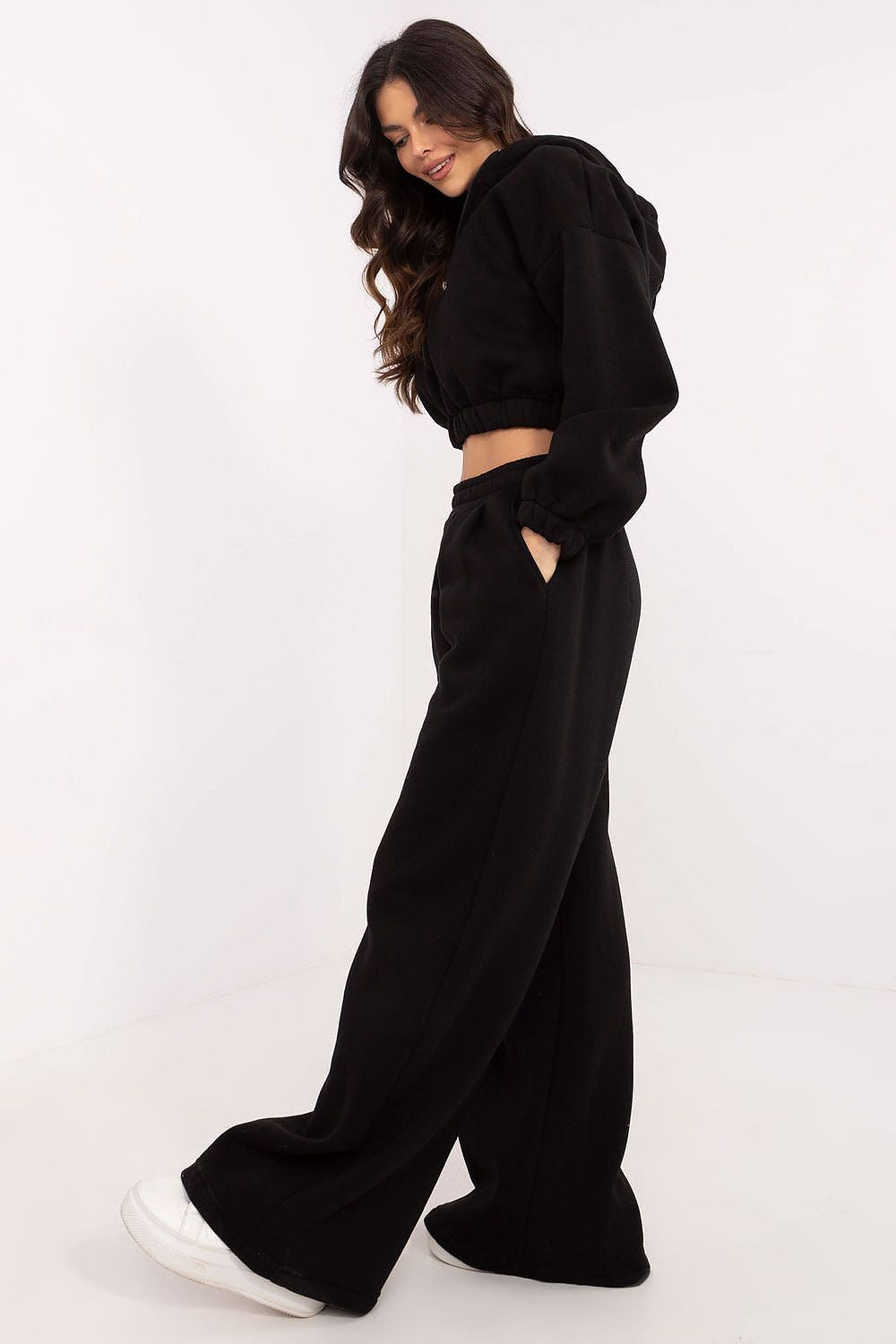 Sophisticated women's tracksuit by Factory Price, featuring stylish design elements like a zip-up hoodie and stylish wide-leg pants for a modern silhouette.