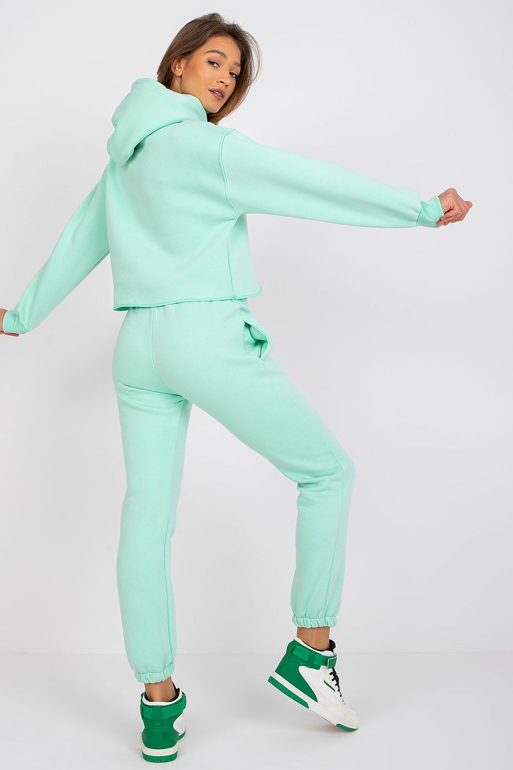 Elegant Ex Moda tracksuit pants with high waist, cuffs, and side pockets, designed for maximum comfort and refined style in casual outings.