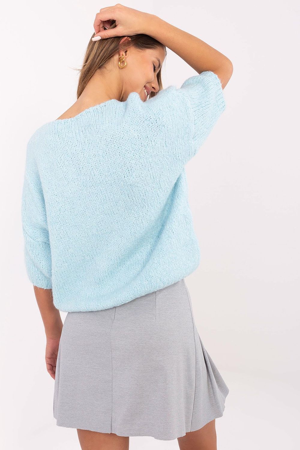 Close-up of Italy Moda luxury women's sweater, featuring a soft blend of acrylic, wool, viscose, and polyamide, perfect for a stylish casual look.