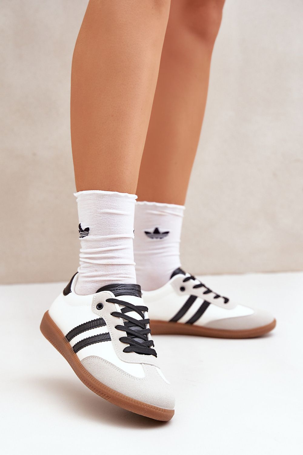 Step In Style low women's sneakers crafted from eco-leather and eco-suede. These luxurious sneakers feature a classic design with rounded toes, perfect for both casual and sporty outfits. Available in sizes EU 36-41.