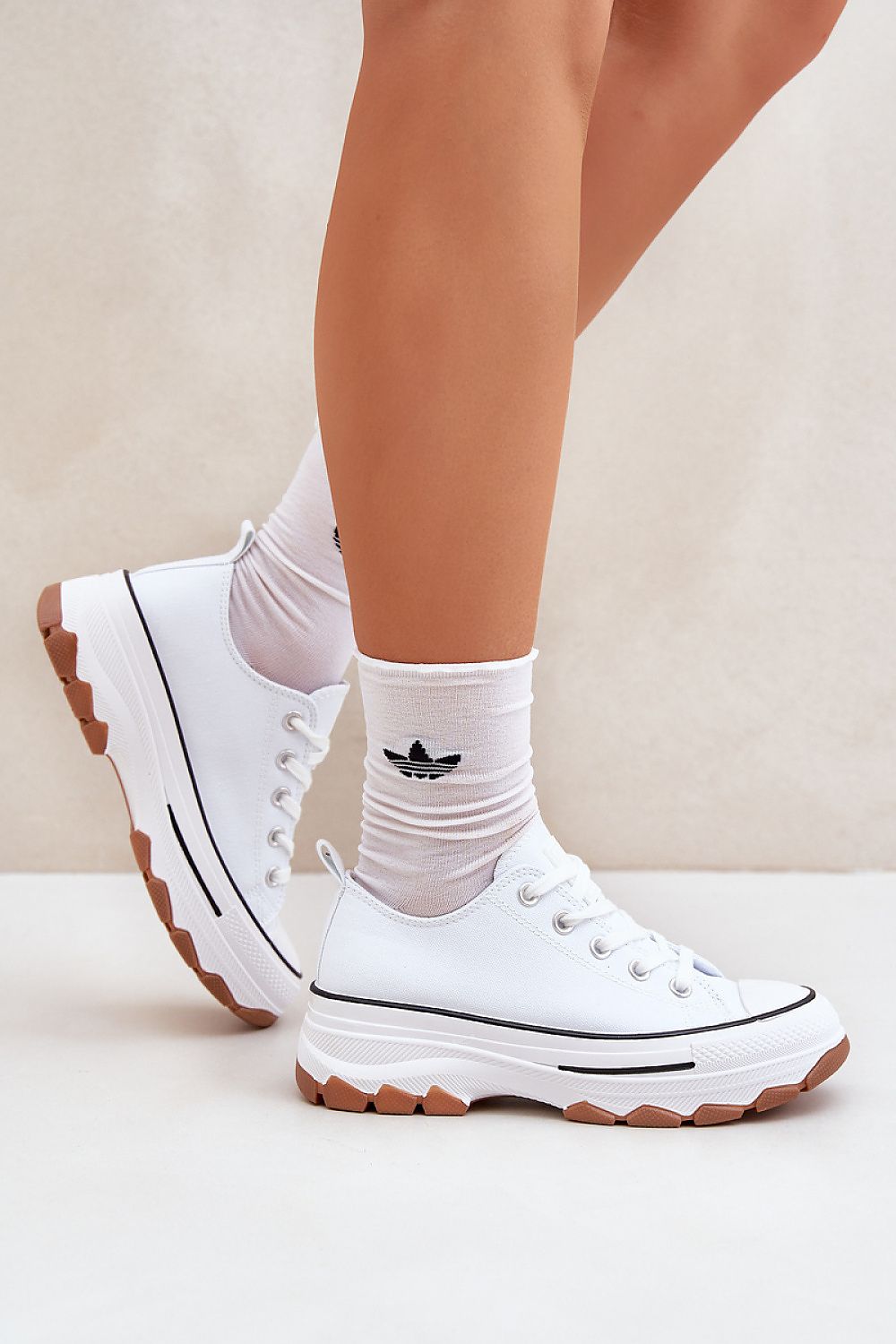 Step In Style women's platform sneakers showcasing a unique 4.5 cm platform heel for a touch of elegance and comfort.