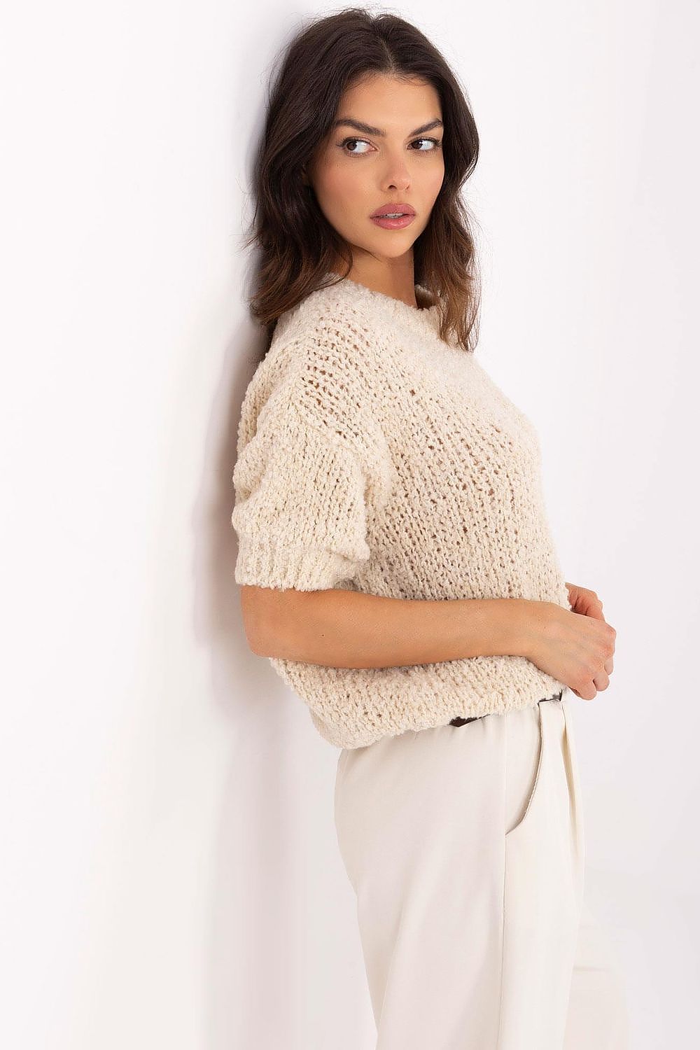 Chic close-up of Italy Moda's women's short sleeve sweater, highlighting the premium acrylic-alpaca blend and sophisticated design details.