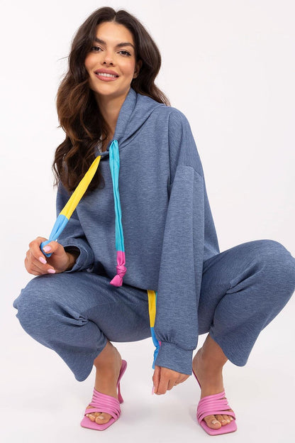 Trendy long-sleeved hooded sweatshirt from Italy Moda, crafted for a fashionable casual look with practical drawstrings and a chic melange grey finish.