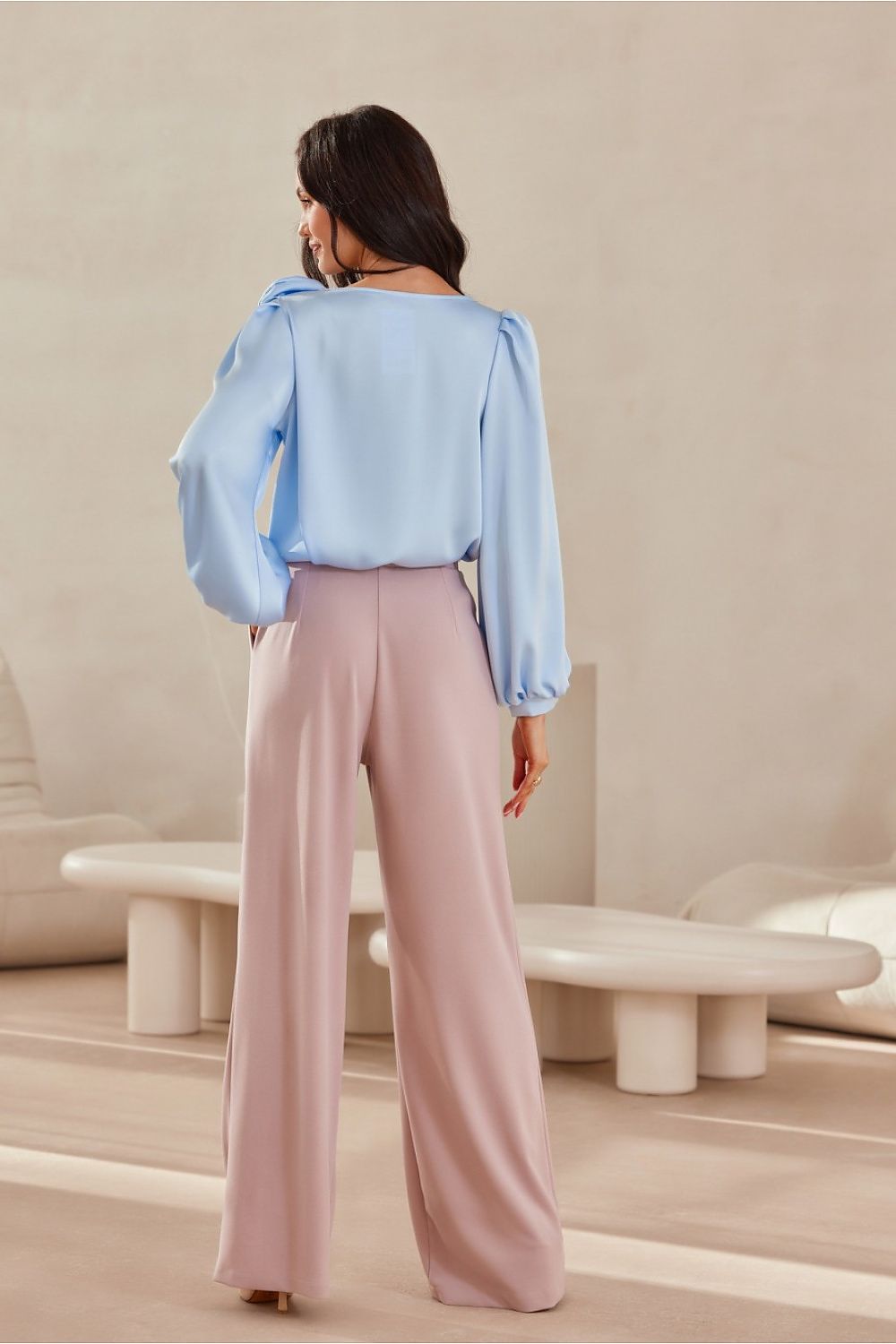 Elegant Roco Fashion Women's high-waist trousers featuring wide legs, designed for a luxurious silhouette, showcasing the open side pockets.