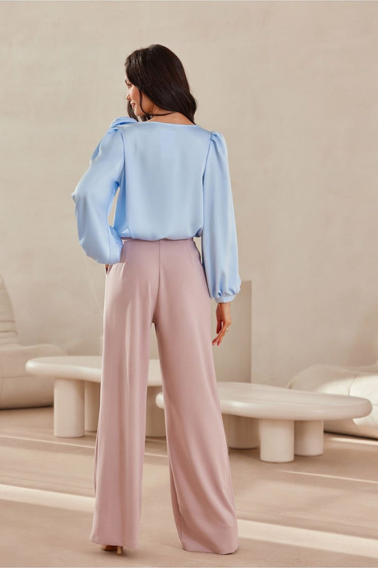Elegant Roco Fashion Women's high-waist trousers featuring wide legs, designed for a luxurious silhouette, showcasing the open side pockets.