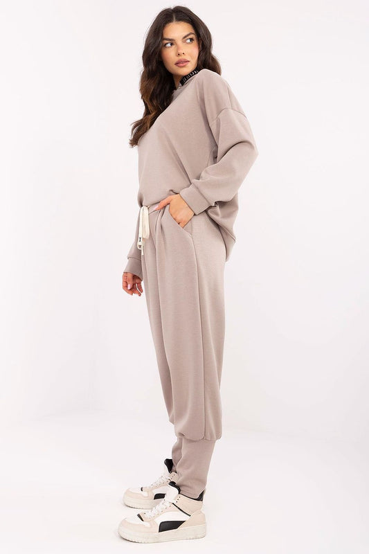 Close-up of Italy Moda Women's Tracksuit Trousers, highlighting the meticulously crafted pockets and high waist feature for a sophisticated sporty look.