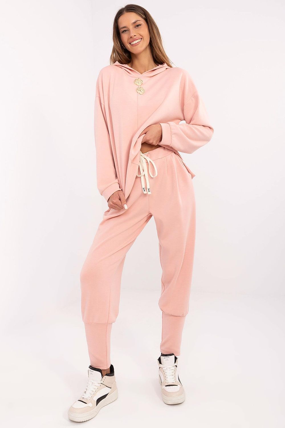 Versatile styling of Italy Moda Women's High Waist Tracksuit Trousers, perfect for both casual outings and training sessions.