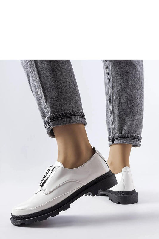 Luxury exterior view of Solea white patent leather Legget loafers, featuring a comfortable natural leather insole and innovative square heel, ideal footwear for chic summer outings.