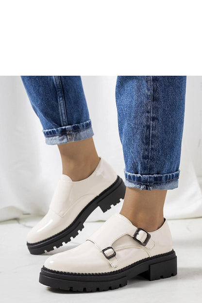 Elegant Solea beige Valks half shoes featuring a high tractor sole crafted from premium materials, perfect for stylish summer outfits.