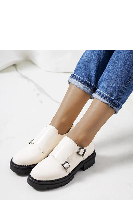 Luxurious Solea beige Valks shoes showcasing a comfortable natural leather insole and chic elastic straps for ease of wear.