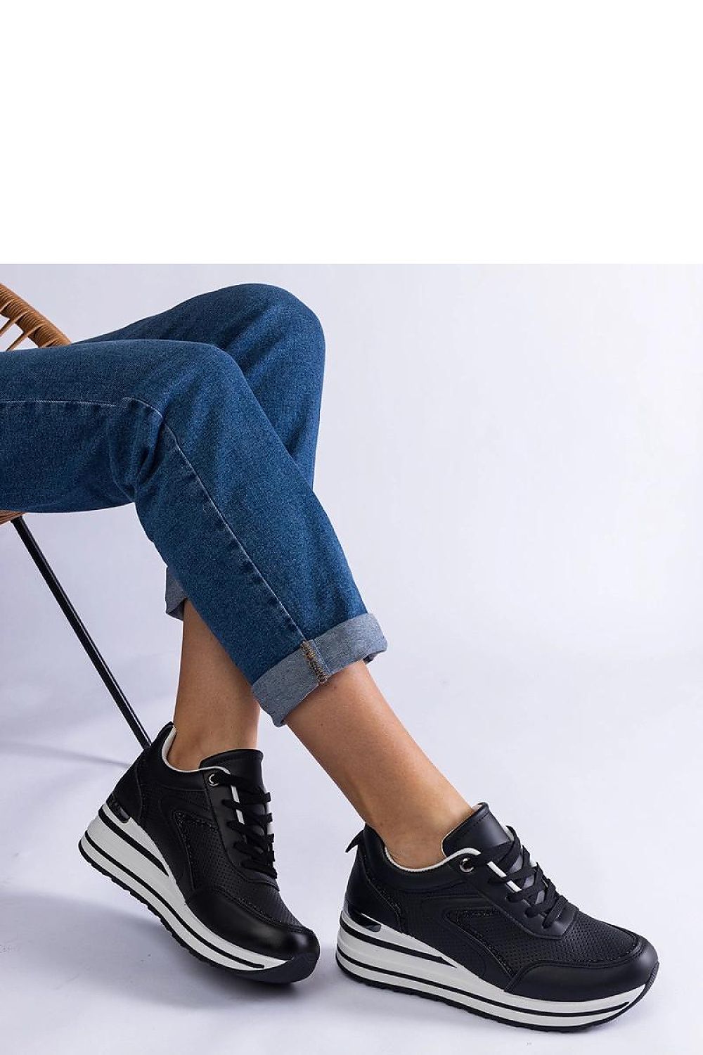 Profile view of Solea black platform sneakers Ursula demonstrating elegant design with a 6 cm heel, perfect for fashionable summer wear.