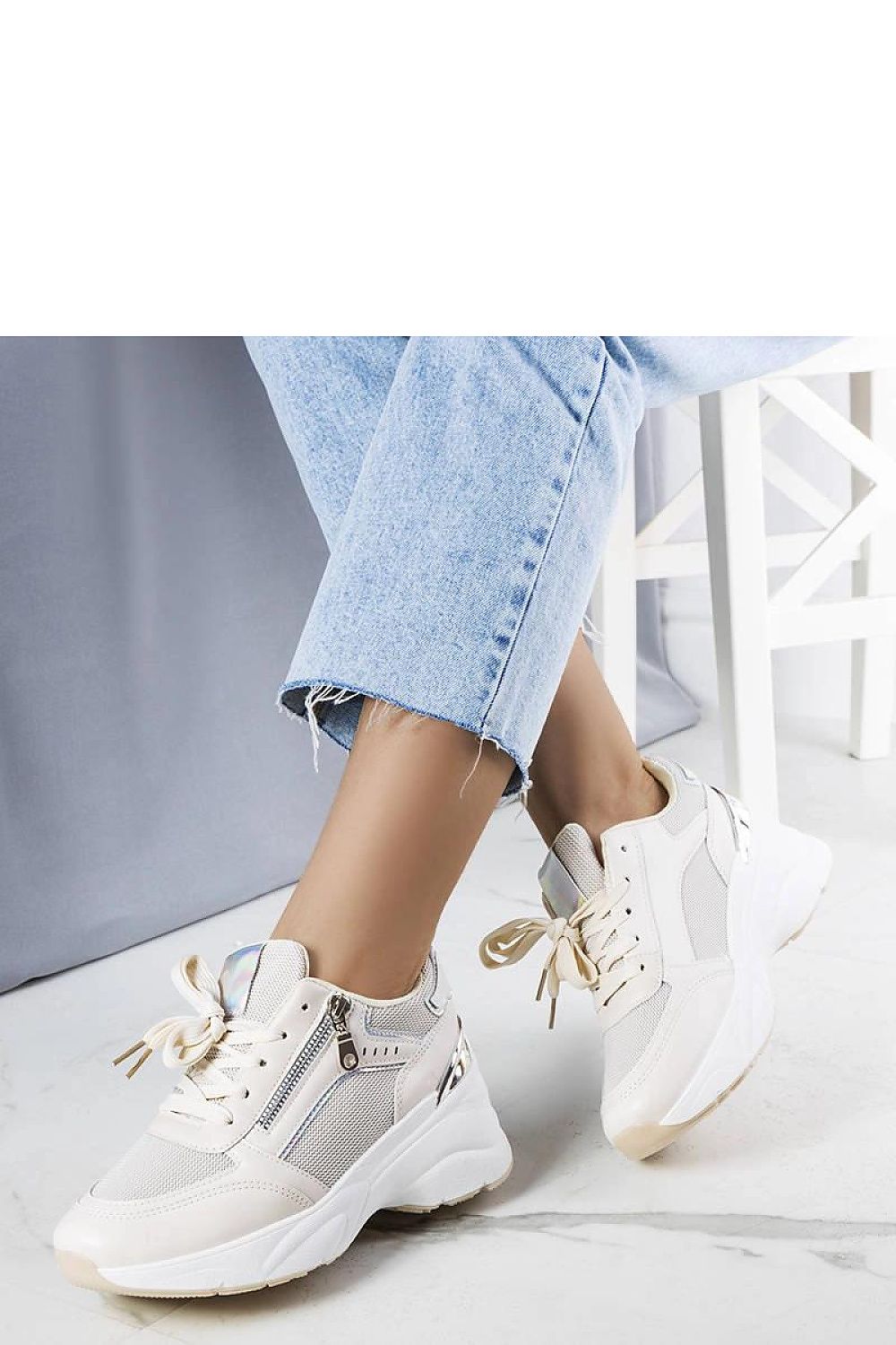 Solea beige wedge sneakers Stacey showcasing a stylish summer look, perfect for warm days, with a comfortable white rubber sole.