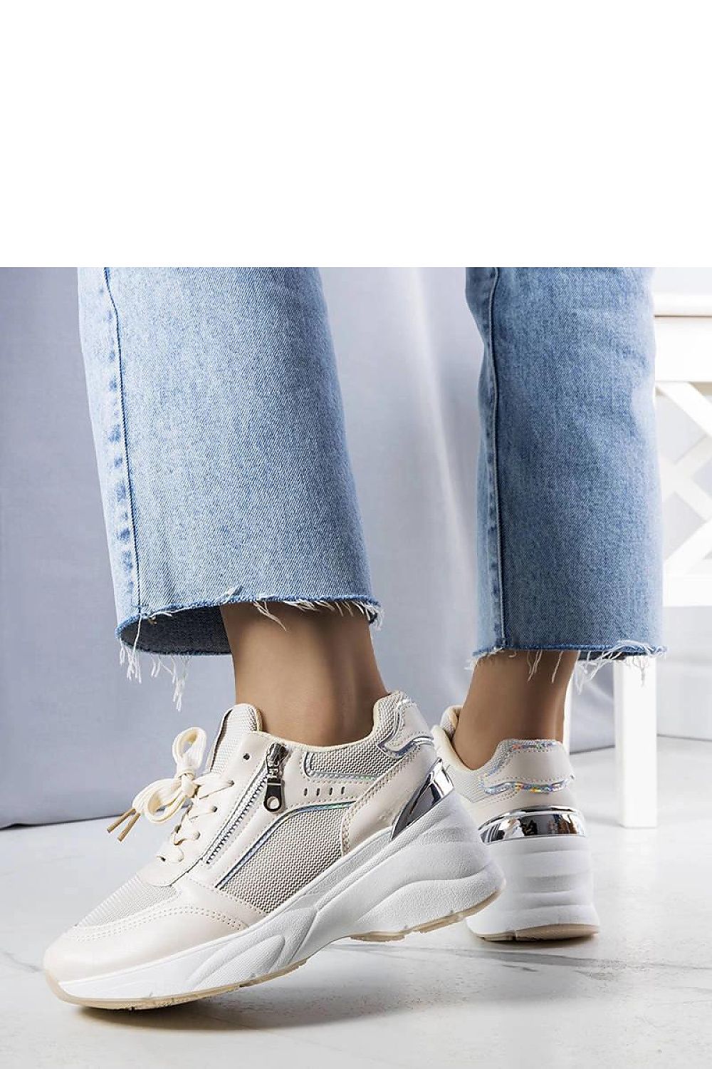 Solea Stacey beige wedge sneakers displayed on a stylish surface, ideal for creating elegant summer styles with comfort.