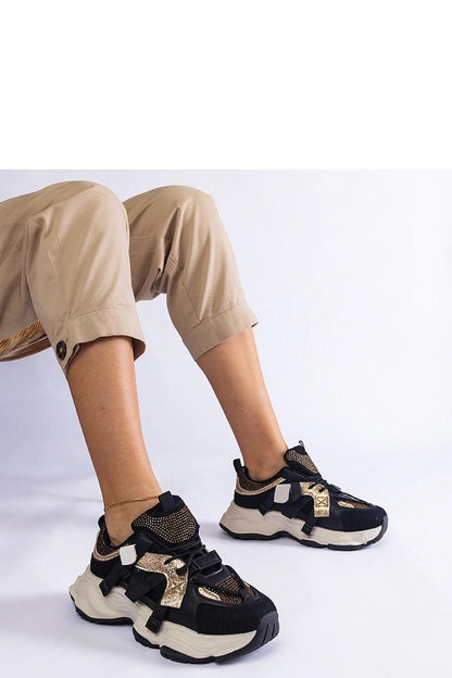 Versatile Solea Candra Hurtado sneakers in beige, combining comfort and elegance with their delicate golden detailing.