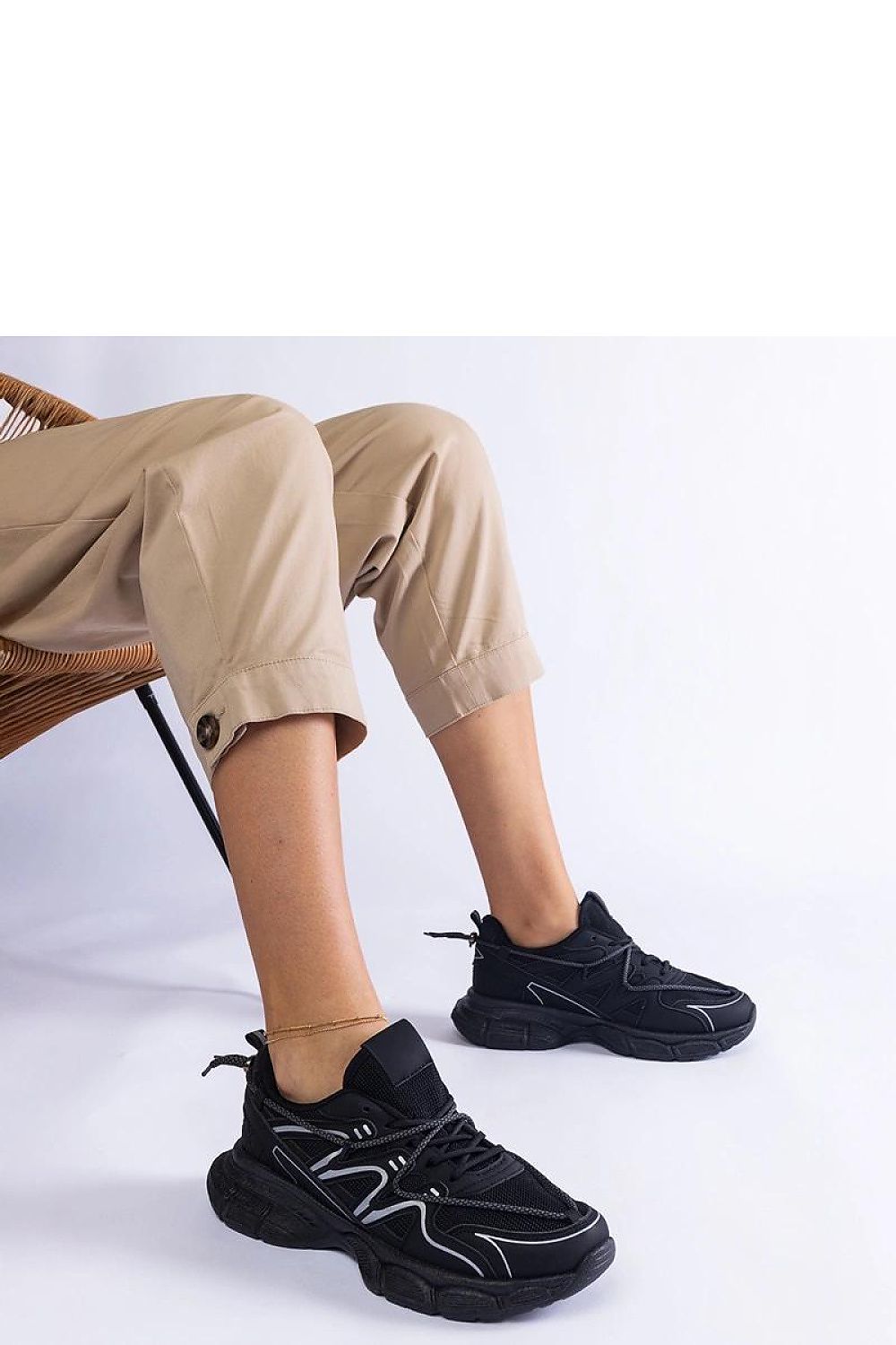 High-quality synthetic leather Colunga Hurtado silver women's sneakers, featuring a sporty black rubber sole that combines comfort and chic.