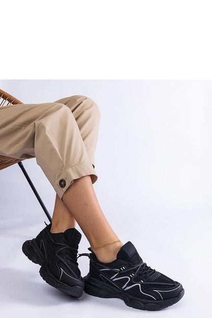 Versatile Colunga Hurtado silver sneakers for women, designed for comfort and style, ideal for casual or sporty looks.