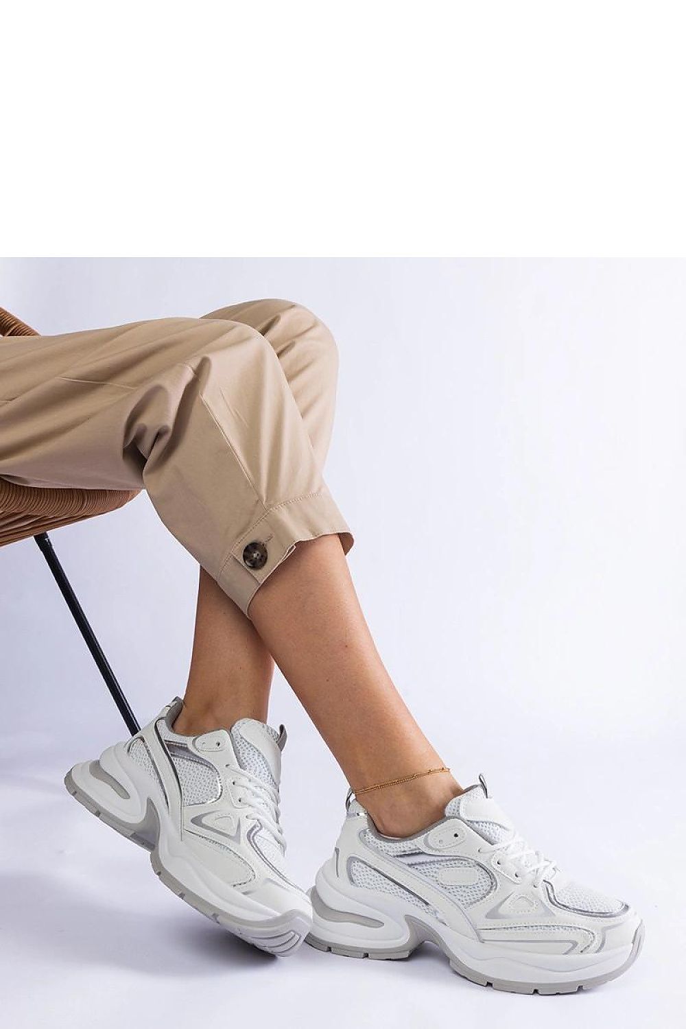 Elegant Solea chunky sole white sneakers, showcasing premium materials and modern aesthetics, perfect for both casual and sporty occasions.