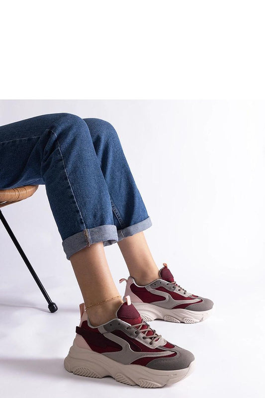 Milenka Hurtado elegant burgundy-gray sneakers, stylish women's footwear by Solea, showcasing a comfortable fit with a solid rubber sole.