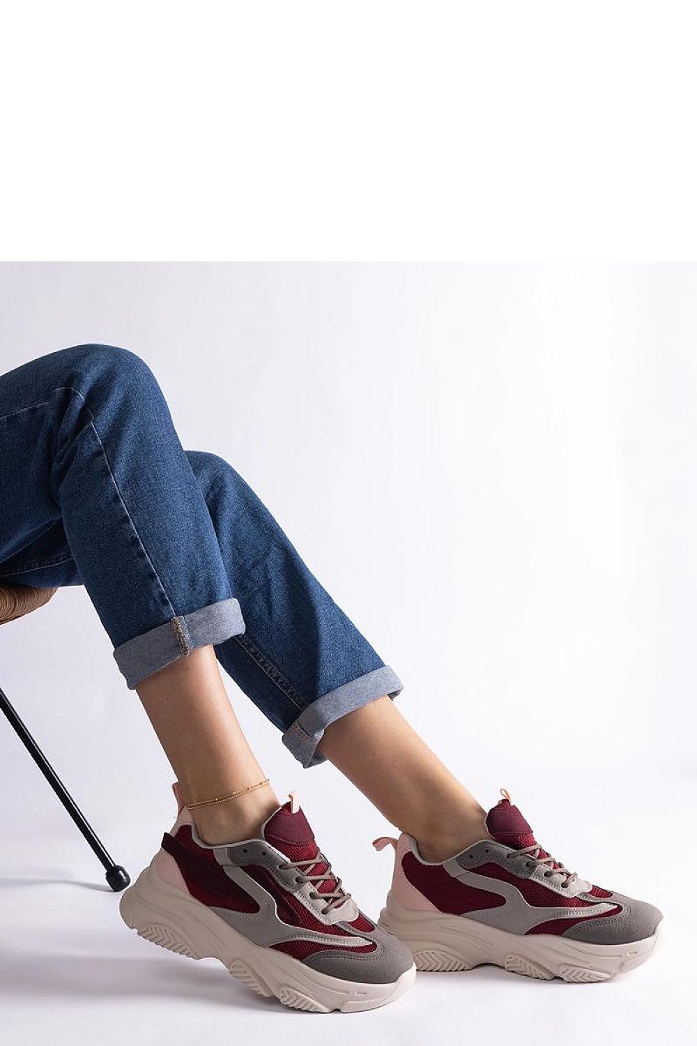 Milenka Hurtado sneakers in burgundy-gray by Solea, designed for comfort and stability, perfect for any season, ideal for chic everyday wear.