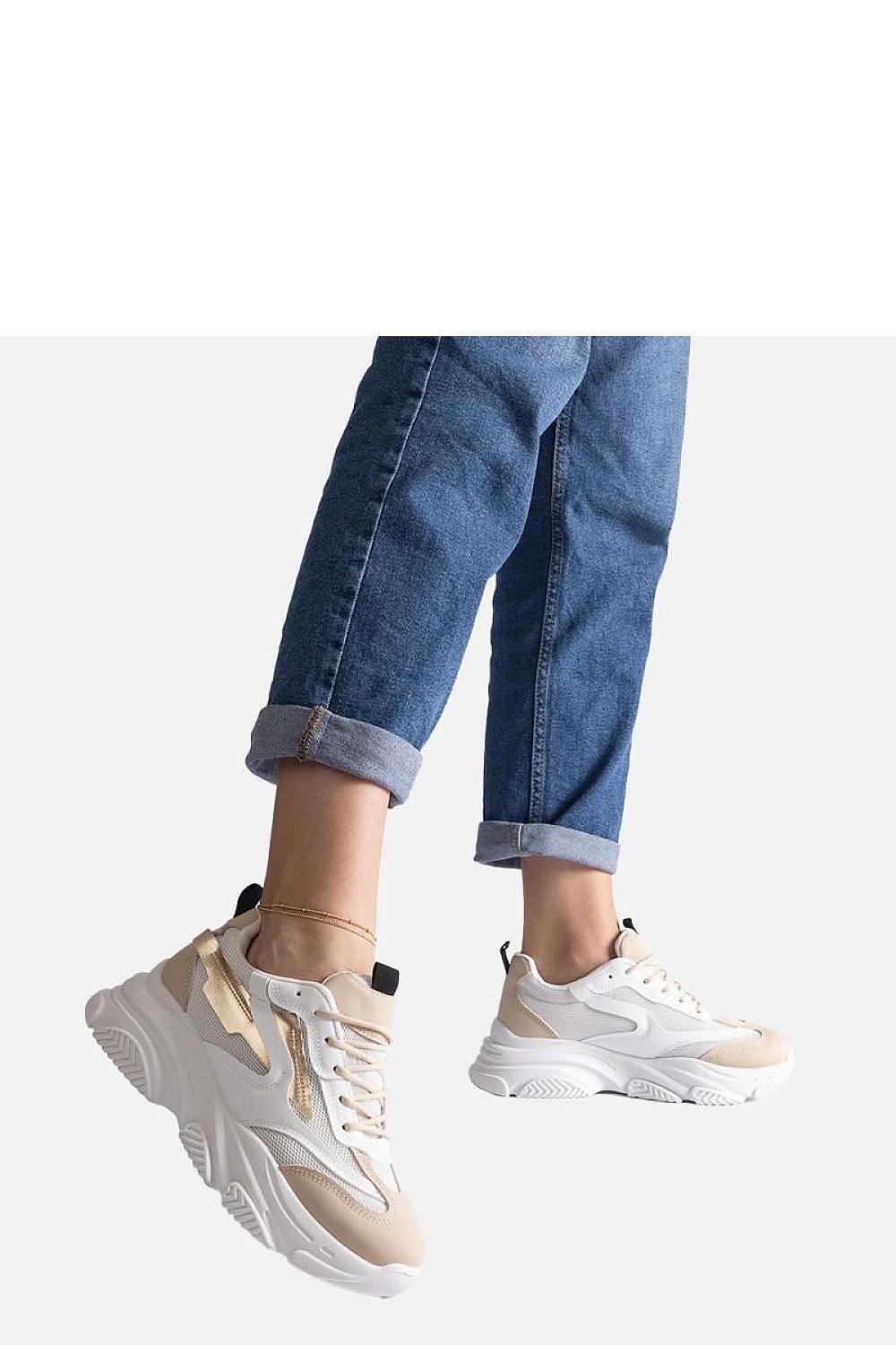 Milenka Hurtado elegant burgundy-gray sneakers by Solea, showcasing luxury women's footwear with a modern design, perfect for versatile styling and comfort.