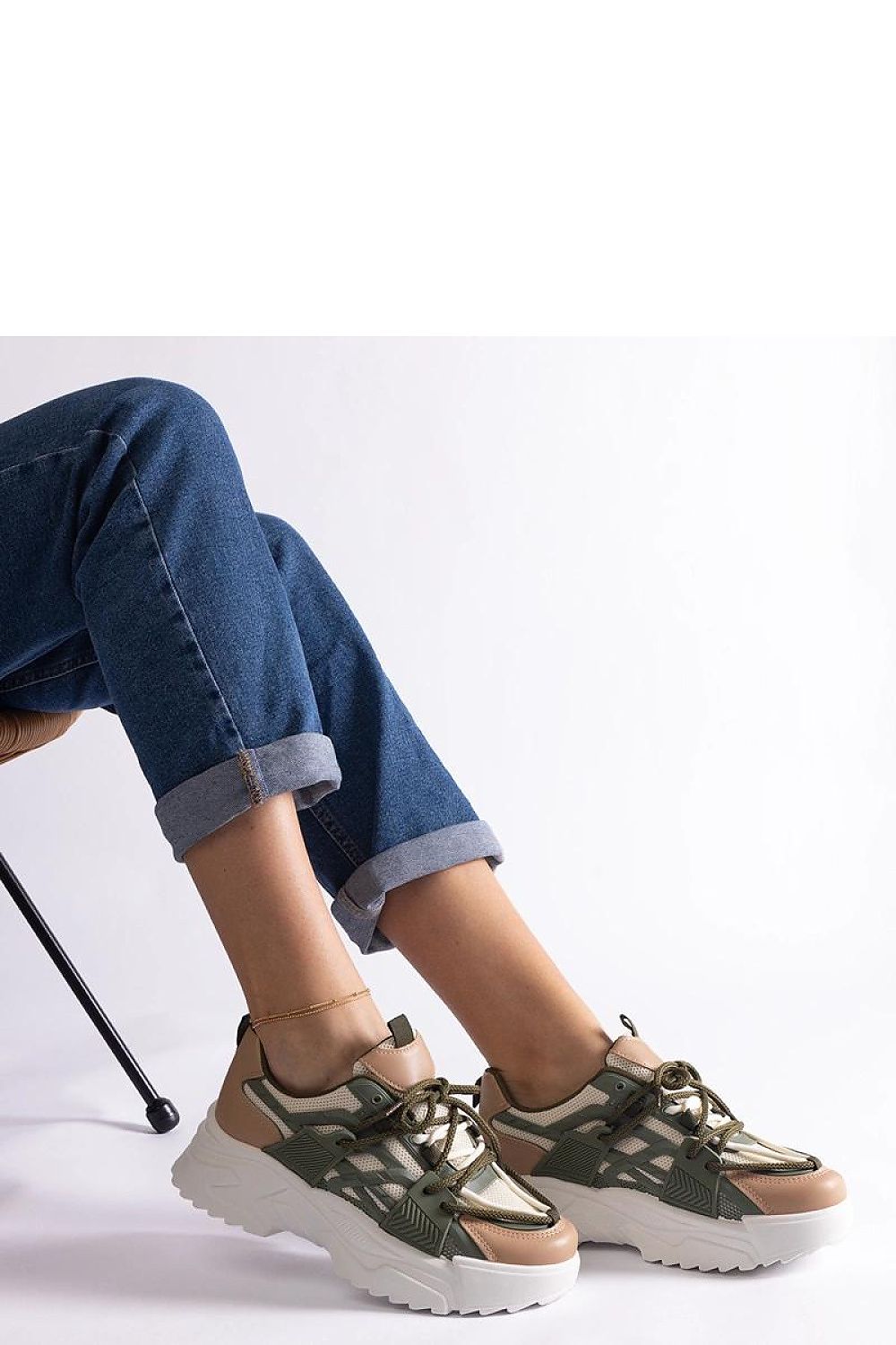 Solea Alva Hurtado green-beige sneakers featuring a sturdy sole and laced closure for perfect fit and stability.