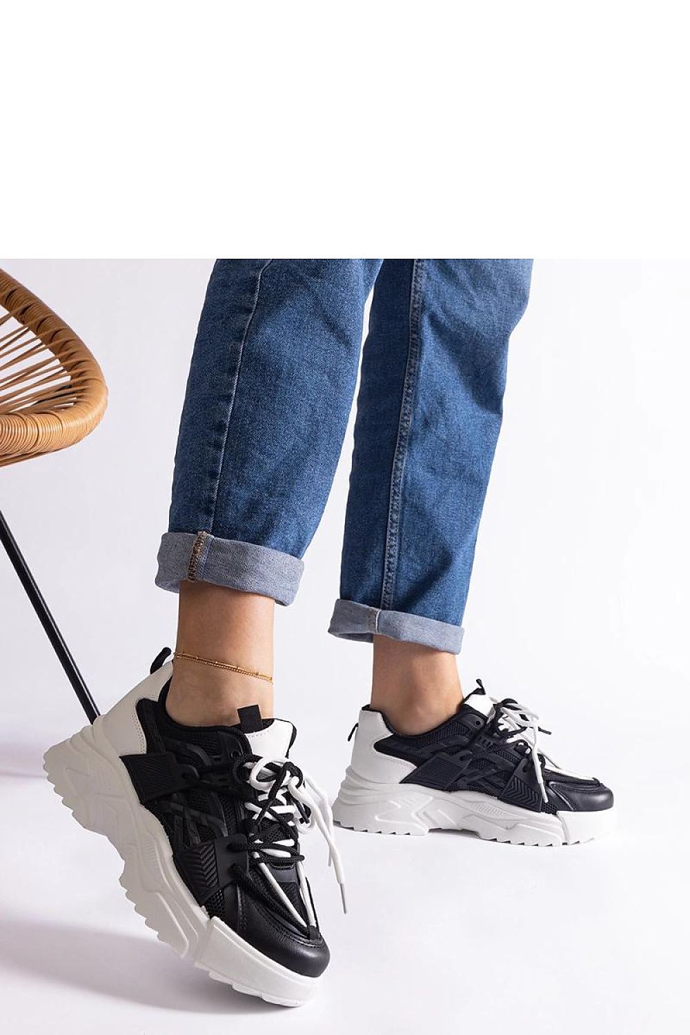 Solea Alva Hurtado luxurious green-beige women's sneakers showcasing a stylish design for everyday comfort.