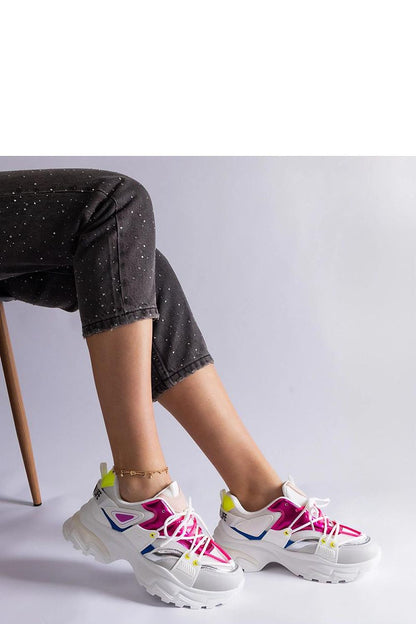 Solea comfortable black and white sneakers on display, featuring a low profile and exceptional stability for everyday wear.