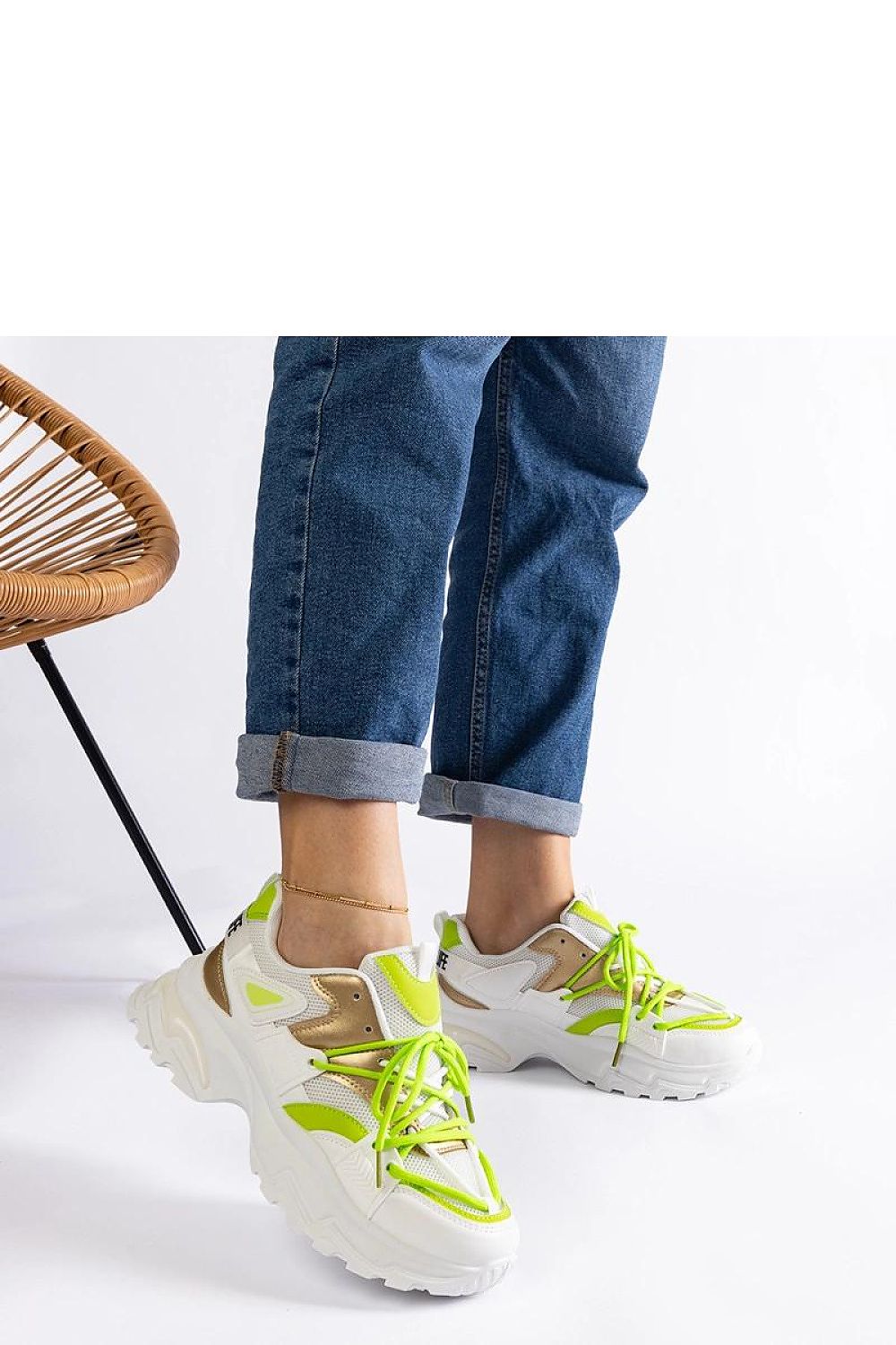 Solea black and white sneakers model displaying sturdy construction and rubber sole for stability and cushioning during workouts.