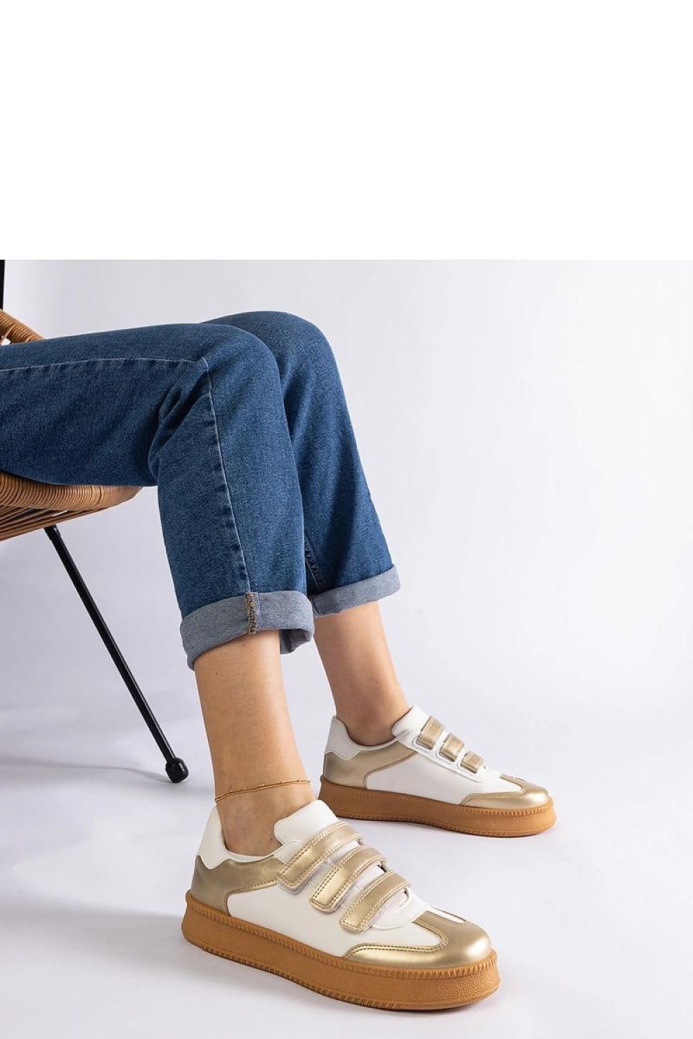 Luxurious Solea eco-leather golden sneakers showcasing a stylish design and comfort in EU sizes 36 to 41.