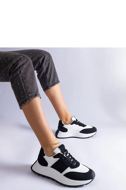 Sophisticated beige sneakers by Solea with a 3.5 cm heel, offering a blend of style and comfort.