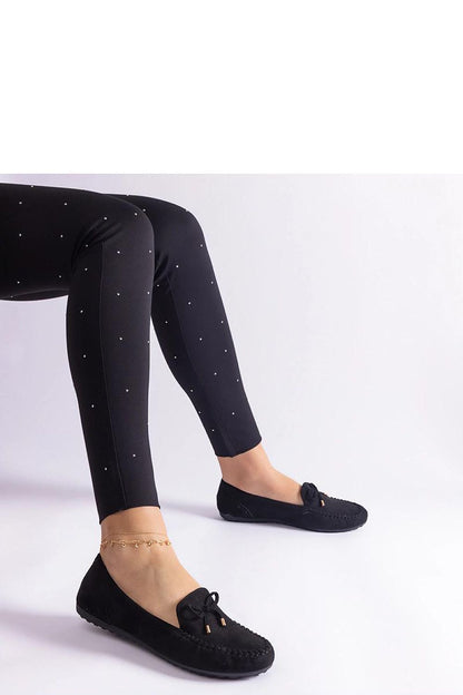 Close-up of the stylish slip-on design of Solea's elegant beige moccasins with bow, highlighting comfort and luxury for summer wear.