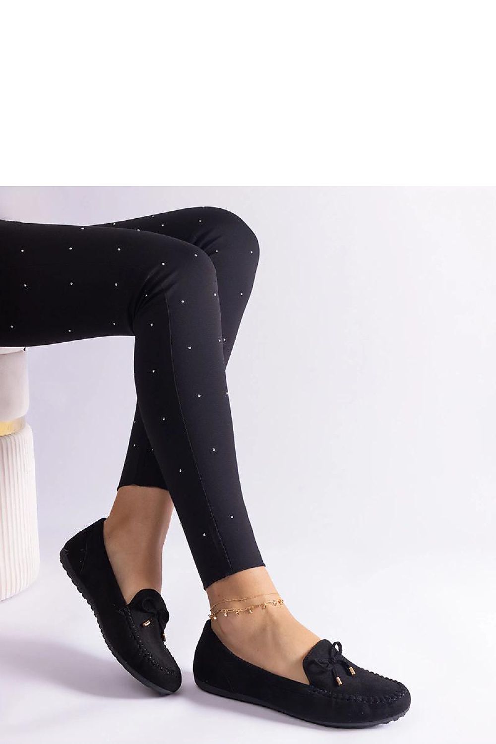 Solea elegant beige moccasins with bow, featuring a low-cut slip-on style, perfect for the refined summer wardrobe of the modern woman.