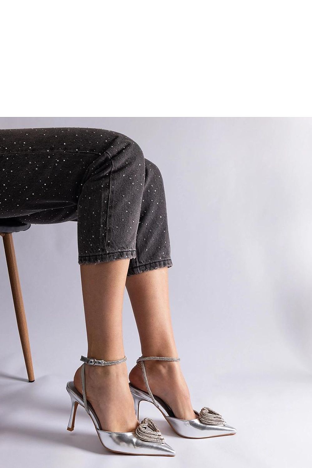 Back view of Solea high heel pumps, elegantly defined by its zircon embellishments and comfortable design, perfect for summer evenings.