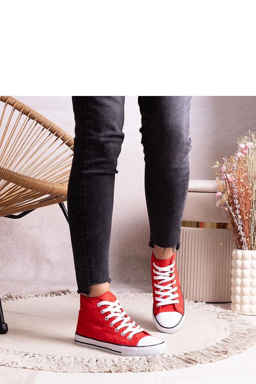 Elegant lace-up Solea red high-top sneakers for women, ideal for trendy wardrobes, with sizes ranging from EU 36 to EU 41.